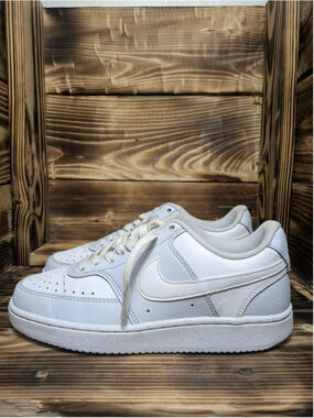 Nike Leather Low Top Shoes Womens Size 6 White Athletic Sneakers DH3158-004